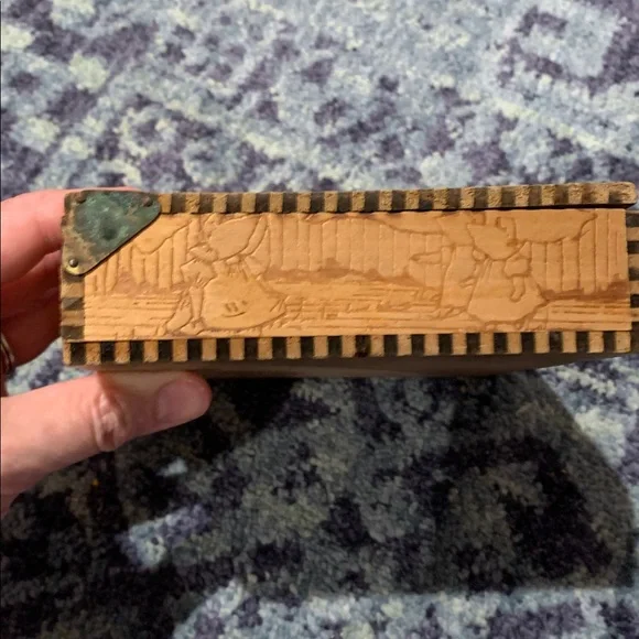 Vintage prairie girls swinging scene Wooden hinged box 6 x 5 x 2”rare find - Picture 8 of 10